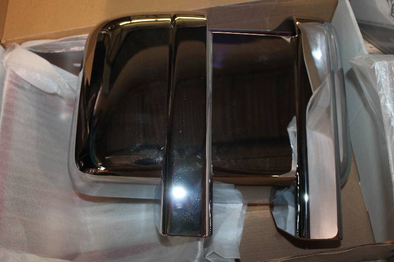 lot 73 image: Super Duty Dually 250350450 2008-2012 Full Mirror ABS w Signal Light