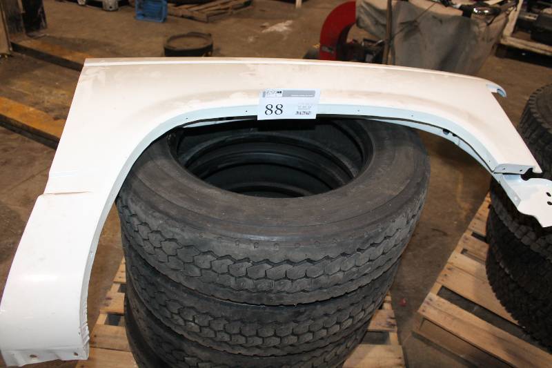 lot 88 image: Right Front Truck Fender