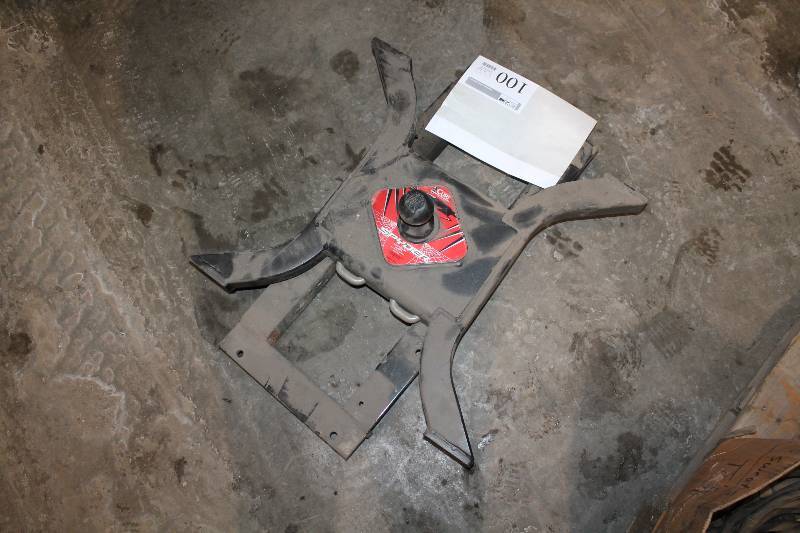 lot 100 image: Curt Manufacturing Spyder 25000 lb. Tow Bar