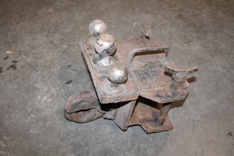 lot 90 image: Commercial Tow Bar