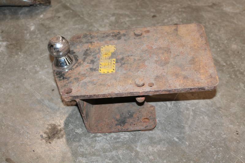 lot 94 image: Commercial Tow Bar