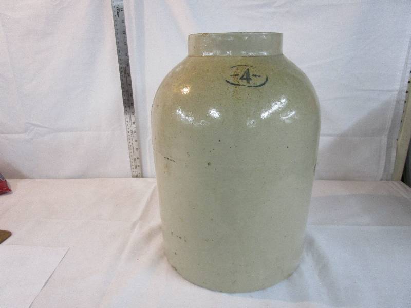 lot 10 image: #4 Crock with a cover