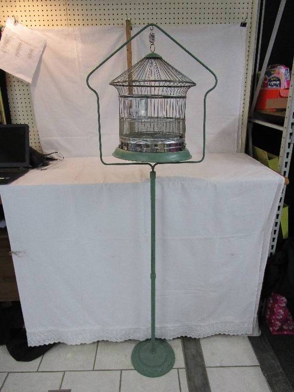 lot 26 image: Standing Bird Cage