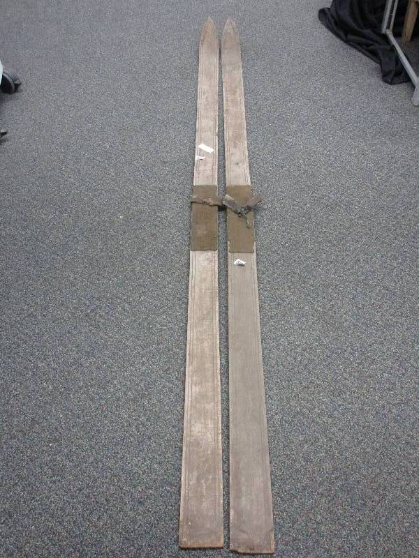 lot 30 image: Antique Skis