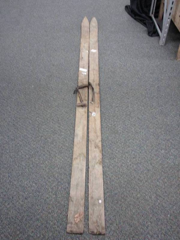 lot 31 image: Antique Skis