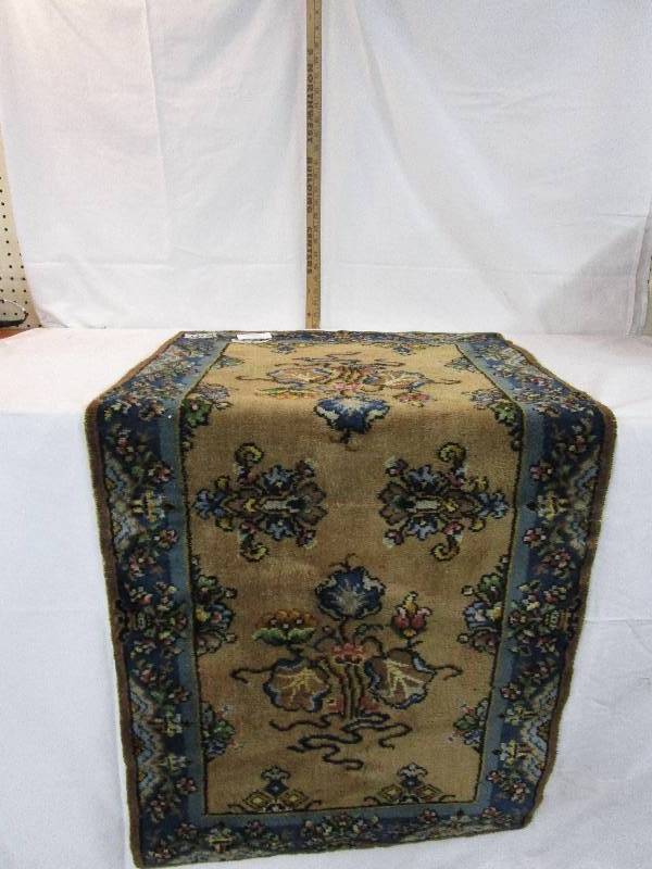 lot 39 image: Rug 52 X 26