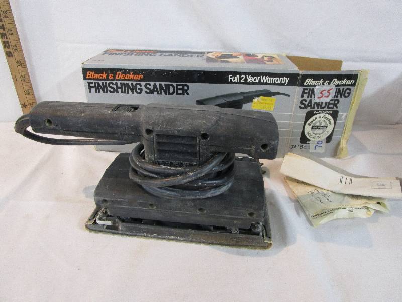 lot 55 image: Black and Decker Finishing Sander Tested and works