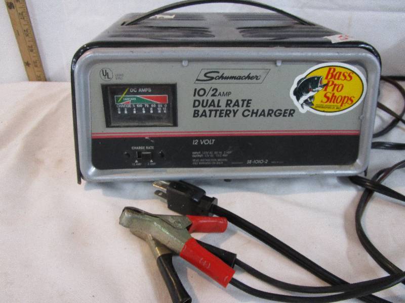 lot 59 image: 102 amp battery charger