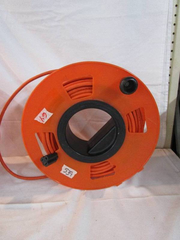 lot 64 image: 100 Ft Extension Cord