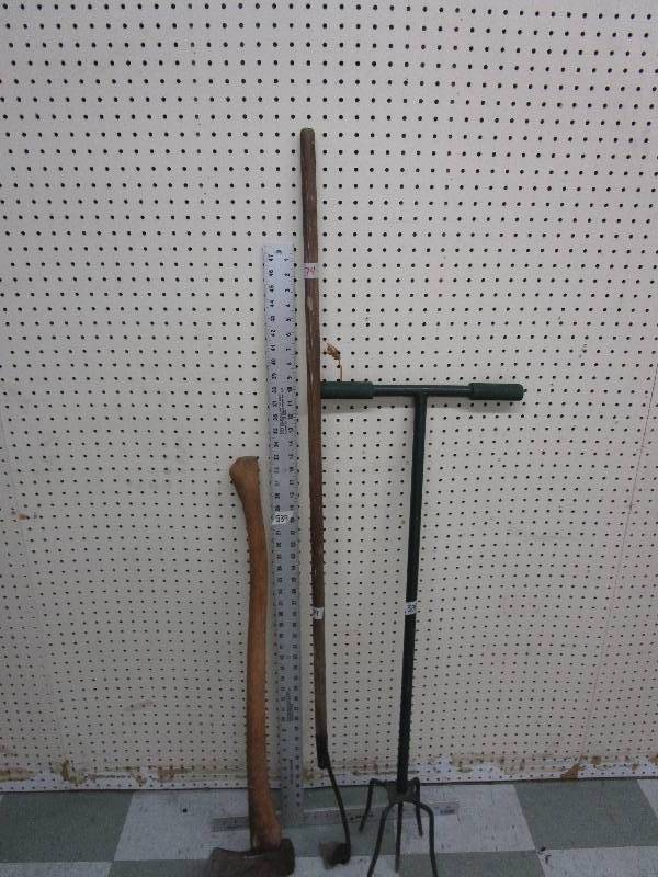 lot 74 image: Various garnden and tools