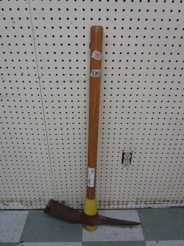 lot 75 image: Pic Ax