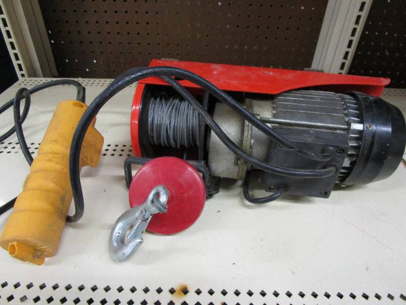 lot 99 image: Chicago Electric Hoist Tested Works