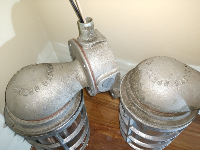 Explosion-Proof Industrial Spero Electric Caged Lights (2)