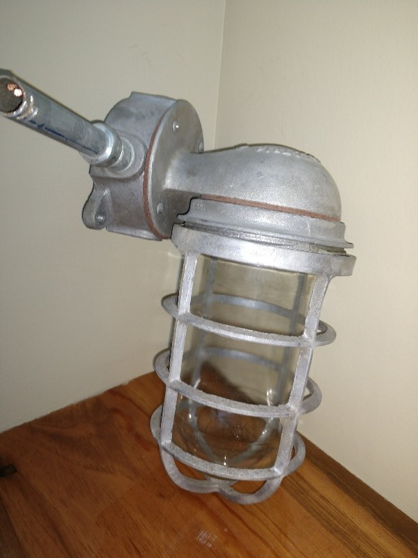 Explosion-Proof Industrial Spero Electric Caged Lights (2)