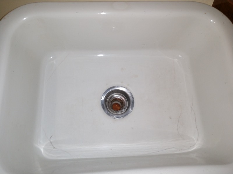 Standard Porcelain Farm Sink. 1945&nbsp