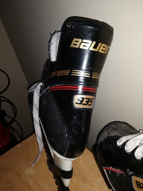 Bauer Supreme 935 Ice Skates Size 9.5 (Used)