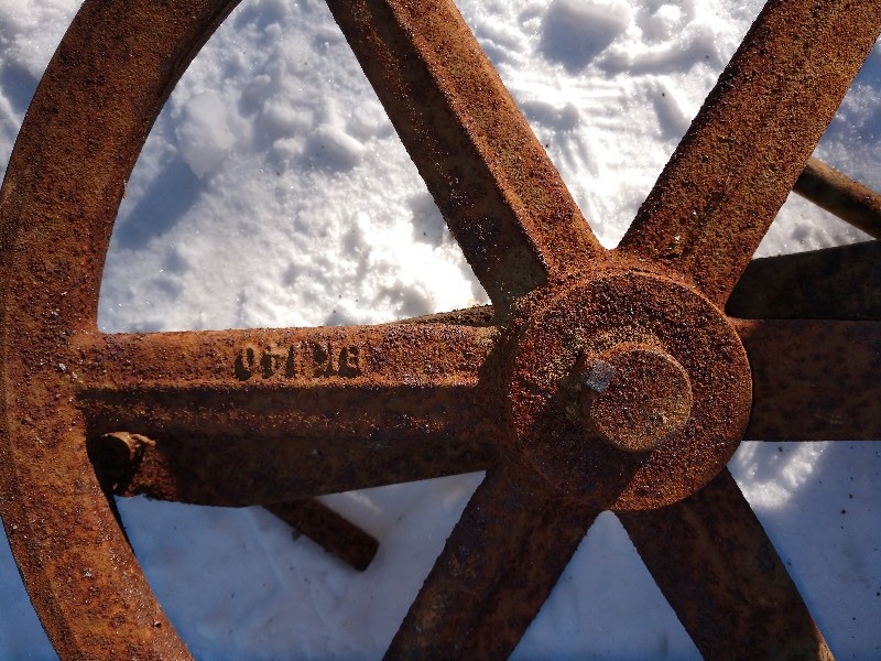 Primitive Wheel Gear Sprockets and Chain