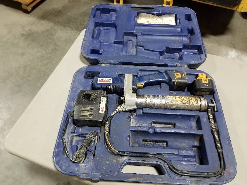 lot 27 image: Lincoln 12V Grease Gun - Used