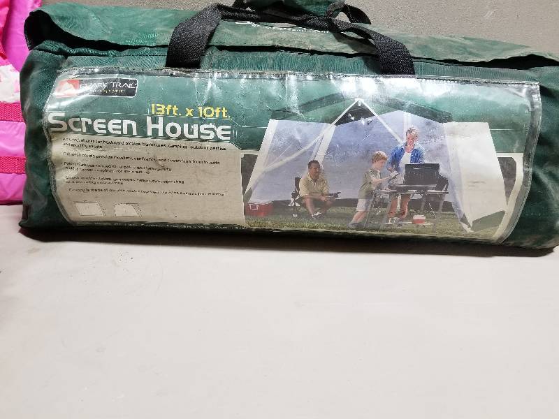 lot 32 image: A Screened in Tent and several  Used Lifejackets, adult and child