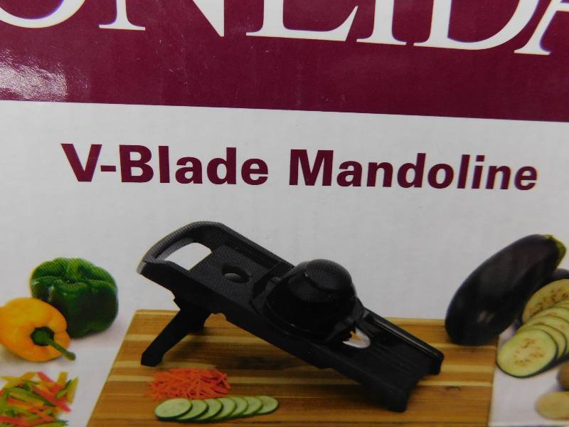 Oneida V-Slice ABS Mandolin, MSRP  $34.99