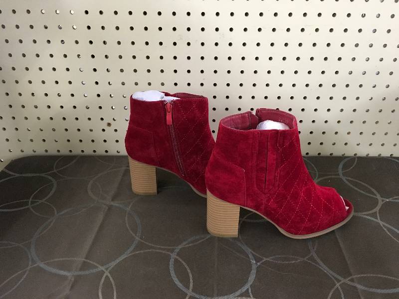 JC Womens Henley Quilted Open Toe- Red 7.5, MSRP $92.99
