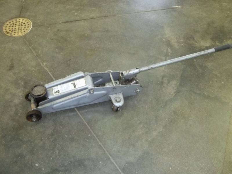 4000 lb Hydraulic floor jack