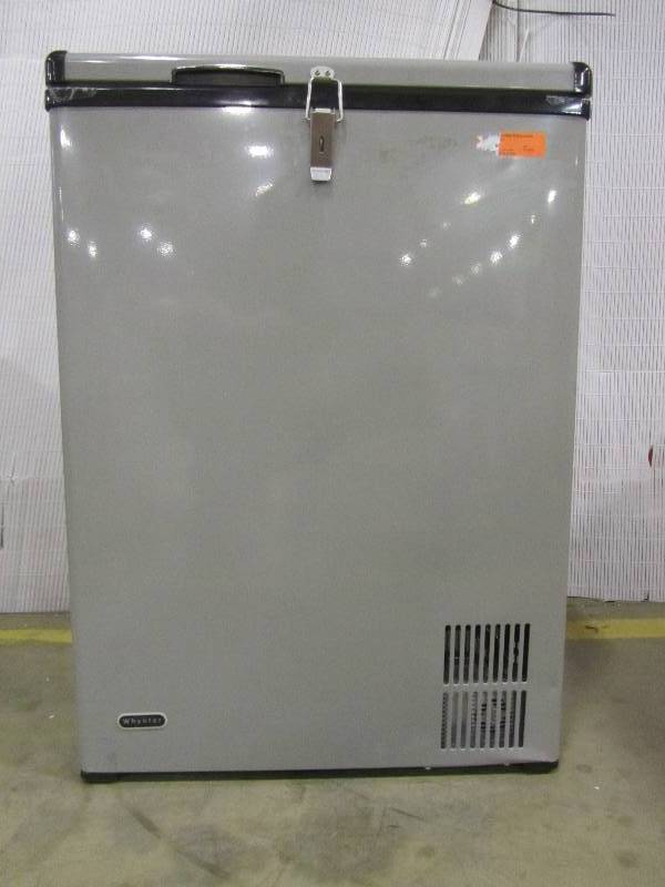 lot 34 image: Whynter 3.17 cu. ft. Portable RefrigeratorFreezer in Gray