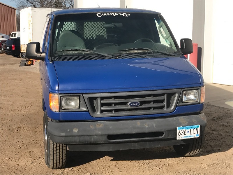 lot 1 image: 2003 Ford E.250