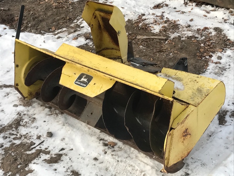 lot 4 image: John Deere Snow Blower