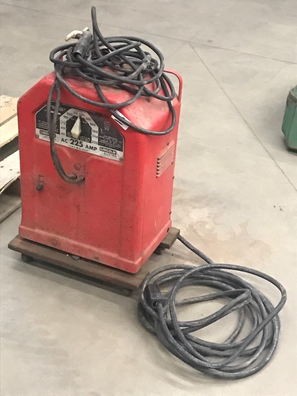 lot 8 image: Lincoln AC225 Arc Welder, Includes ...