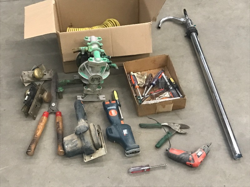 lot 22 image: Box Of Assorted Shop Tools & Equipm...