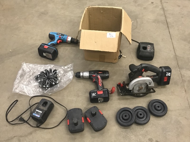 lot 33 image: Box Of Assorted Cordless Power Tool...