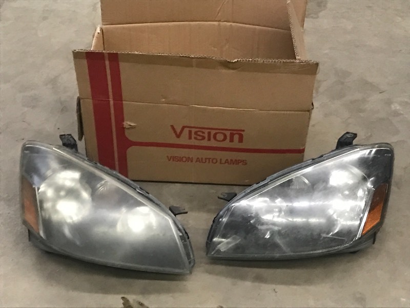lot 53 image: Lot Of (2) 2005 Nissan Altima Headl...