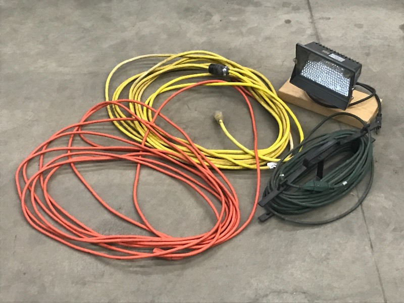 lot 60 image: Lot Of Electric Cords & Halogen Lig...