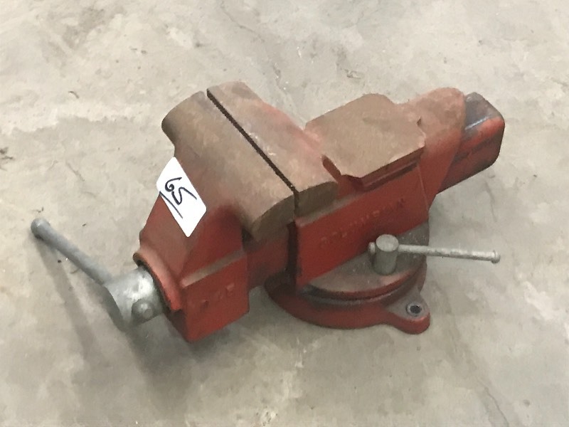 lot 65 image: Heavy Duty Bench Vise With 5 Jaw ...