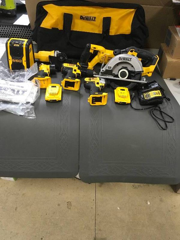 DeWalt 20 Volt MAX Lithium-Ion 7-Piece Combo Kit with Batteries, Charger and Bag en like New conditions