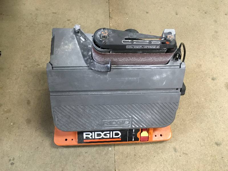 Ridgid Oscillating EdgeBelt Spindle Sander in working conditions