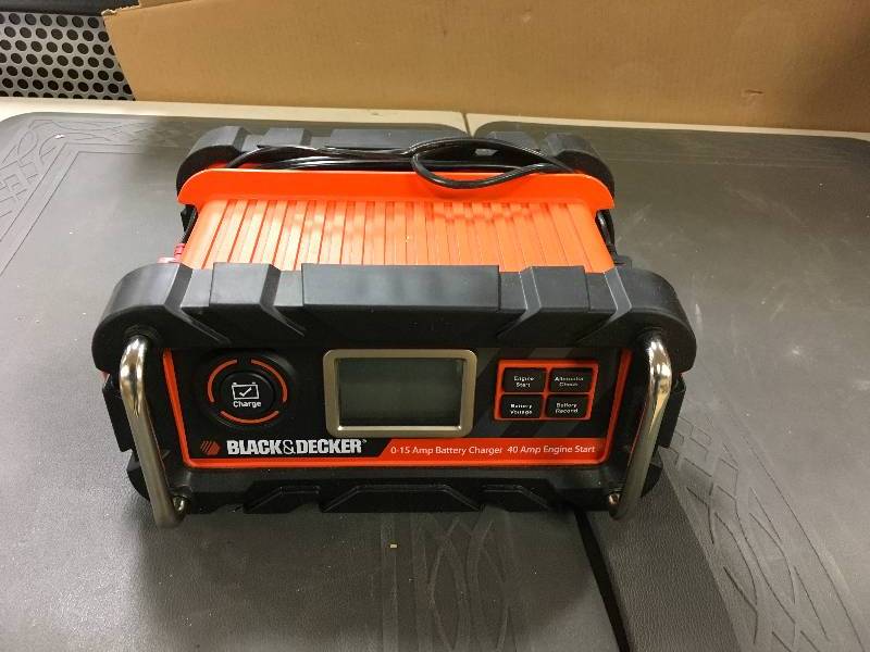 Black & Decker 0 - 15 Amp Battery Charger 40 Amp Engine Start