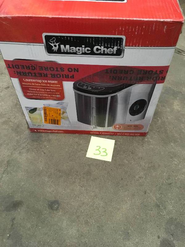lot 33 image: Magic Chef 27 lb. Portable Countertop Ice Maker in Stainless Steel, Metallics in working conditions