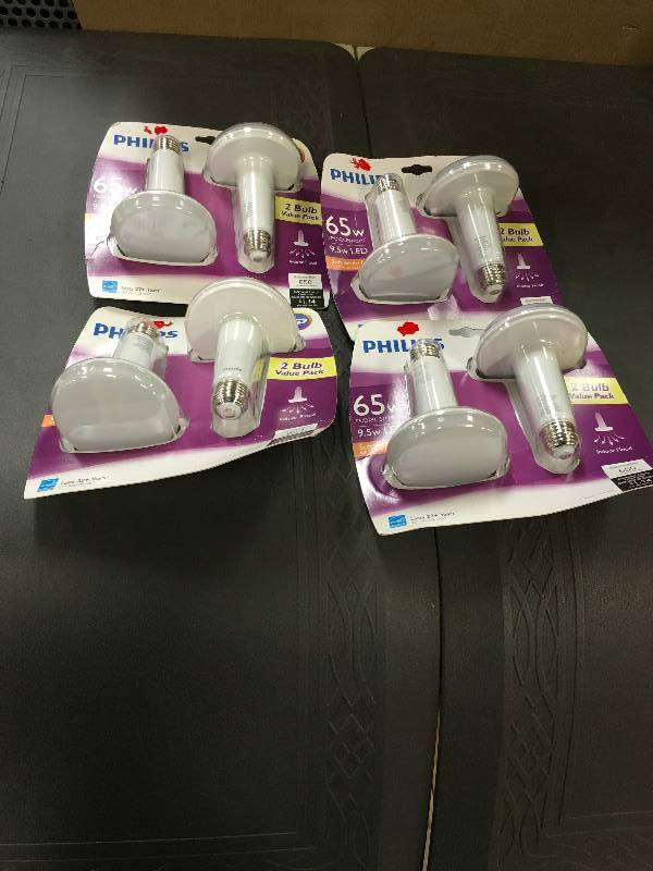 lot 36 image: Phillips 65 Watt Light Bulb - Lot of 4 New