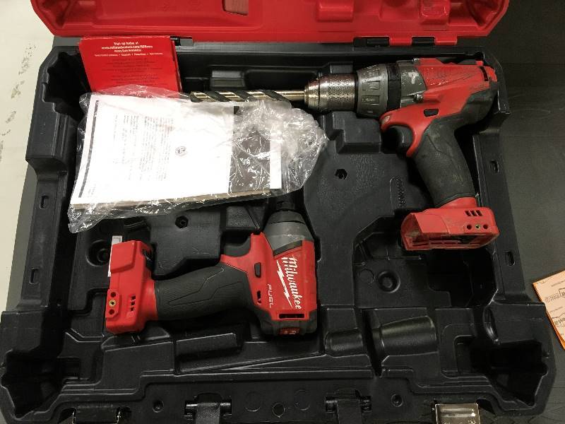 lot 51 image: Milwaukee M18, 18 Volt 14 Impact Driver & 12 Hammer DrillDriver Combo Kit in working conditions