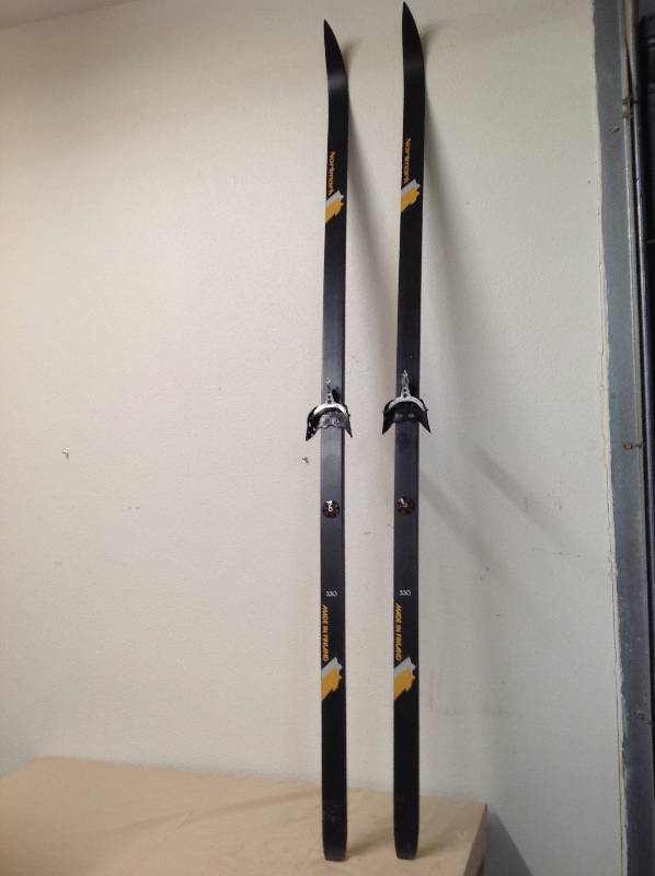 lot 17 image: Normark Skis
