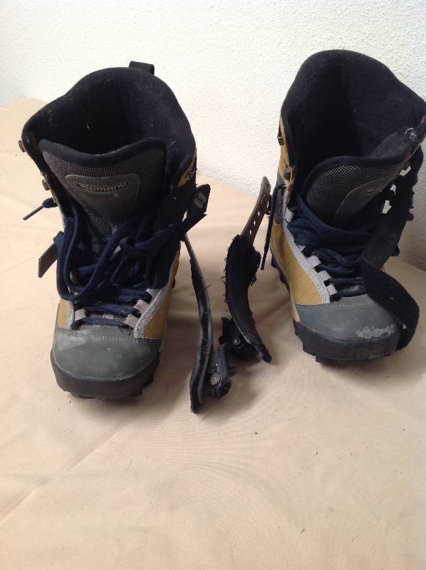 lot 21 image: Shimano Snowboarding boots size 9 men