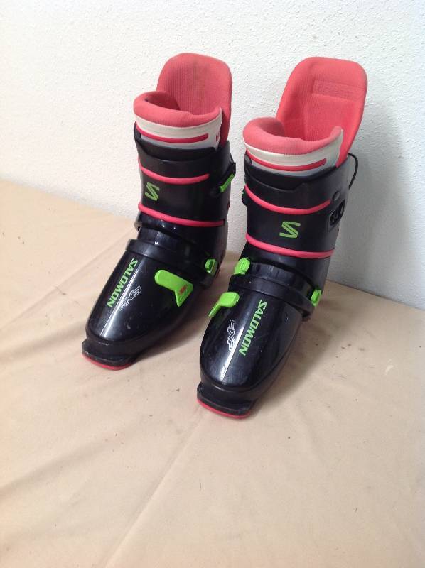 lot 22 image: Peterson Bio ski boot   Salomon
