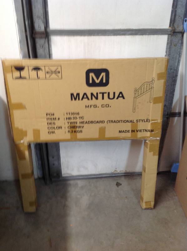 lot 41 image: Twin Head Board - New In Box
