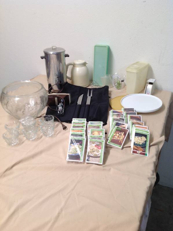 lot 44 image: Kitchen Items, Tupperware, Lazy Susan, Food Scale,