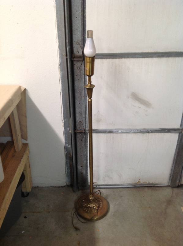 lot 58 image: Lamp - Goldbrass color