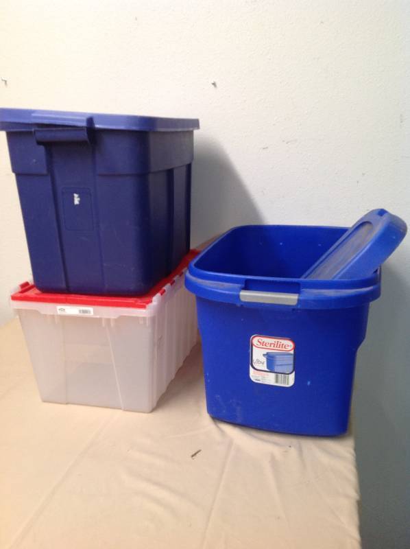 lot 59 image: Three Totes -  with Lids
