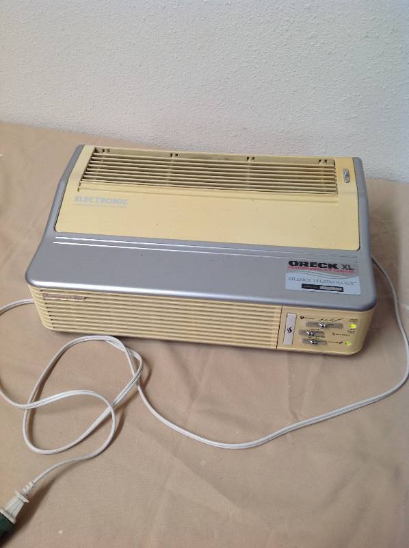 lot 64 image: Professional Air Purifier - Oreck XL