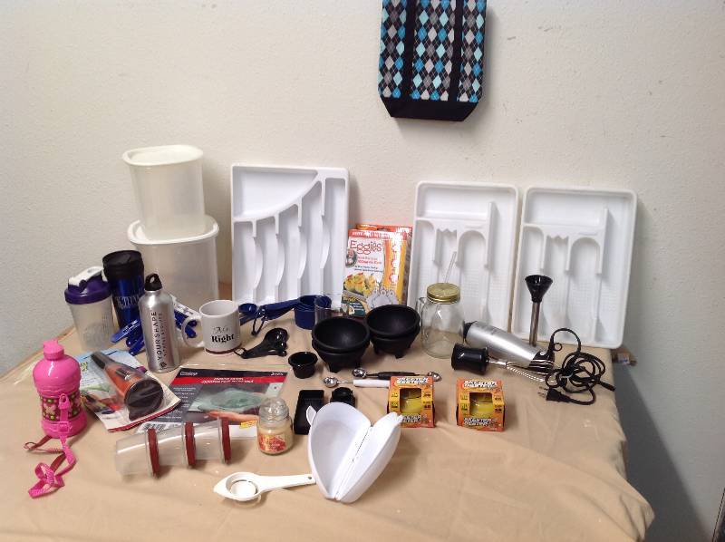 lot 76 image: Kitchen Items - Many items see pictures